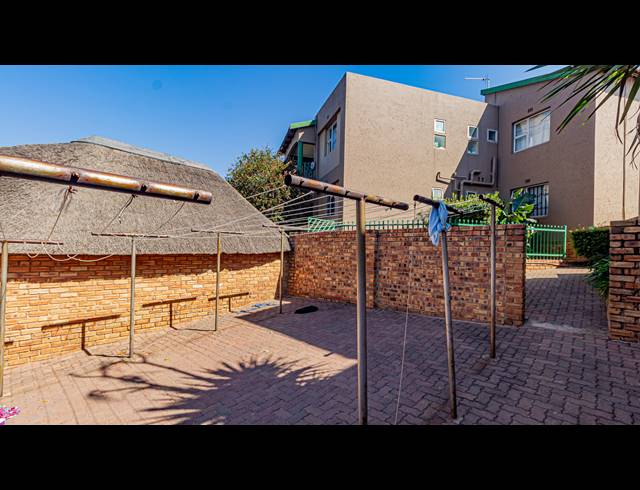 3 BEDROOM APARTMENT FOR SALE IN WINCHESTER HILLS